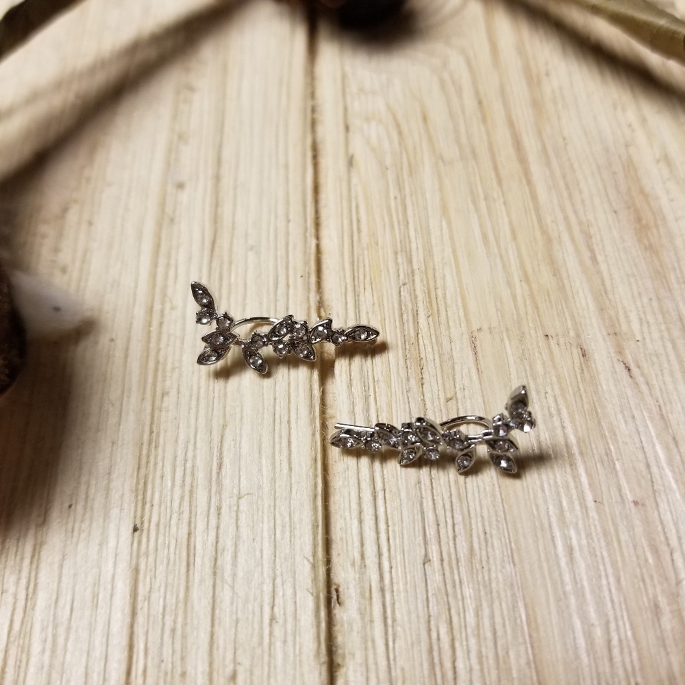🌿🌿Gorgeous Leaf Ear Climbers in SILVER 🌿🌿 - Picture 9 of 12